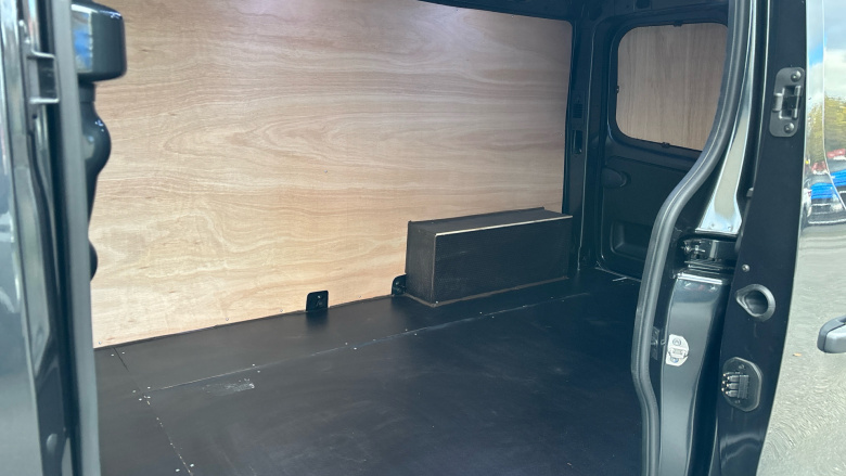 Nissan Primastar 30 L2 Diesel 2.0 dCi 150ps H1 Tekna Van